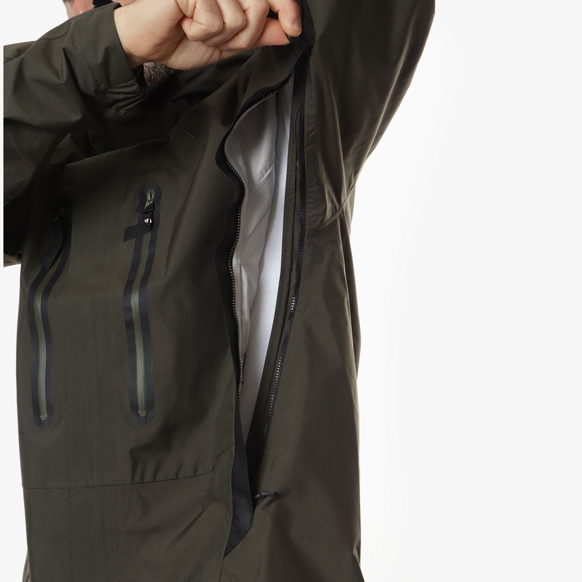 And Wander 2.5L Hiker Rain Jacket