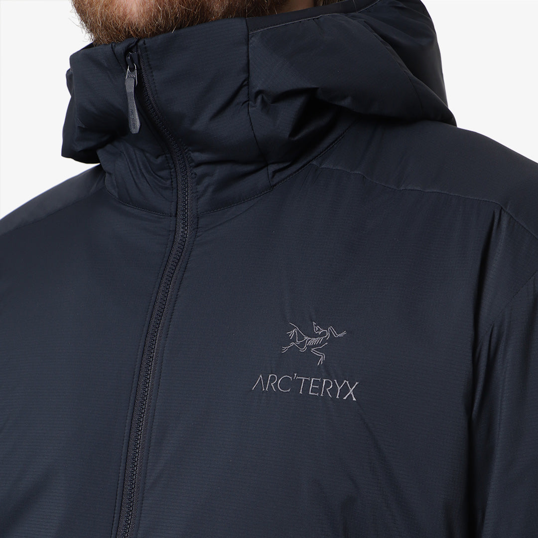 main Arc'teryx Atom Hoodie, Black Sapphire, Detail Shot 2