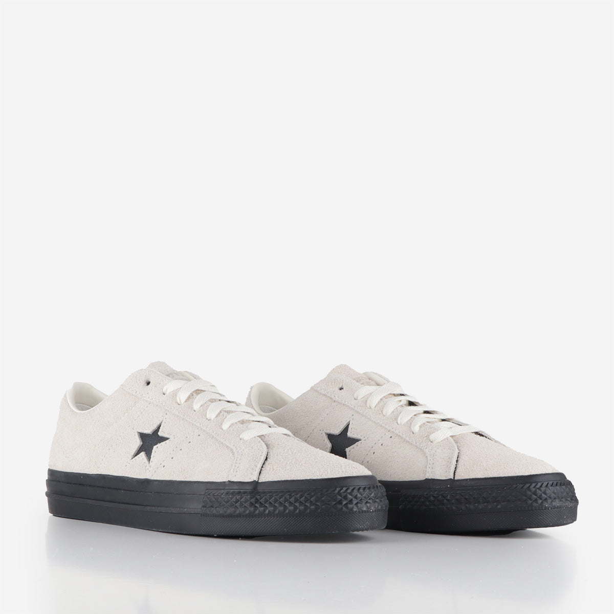 One star converse on sale black and white