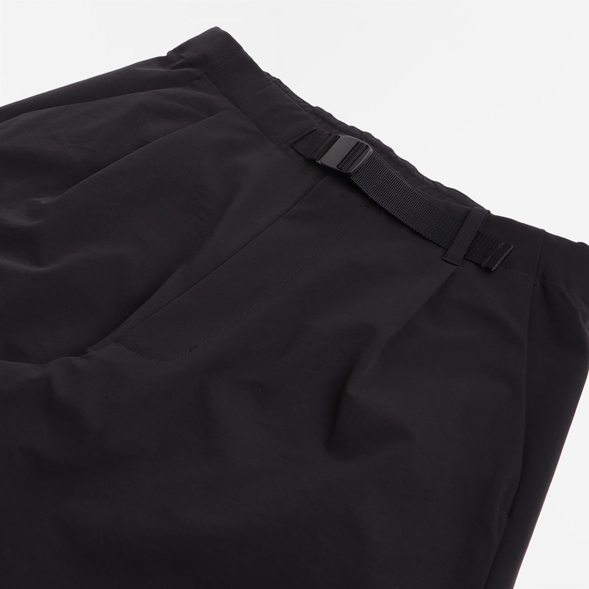 Goldwin One Tuck Tapered Stretch Pant - Black – Urban Industry