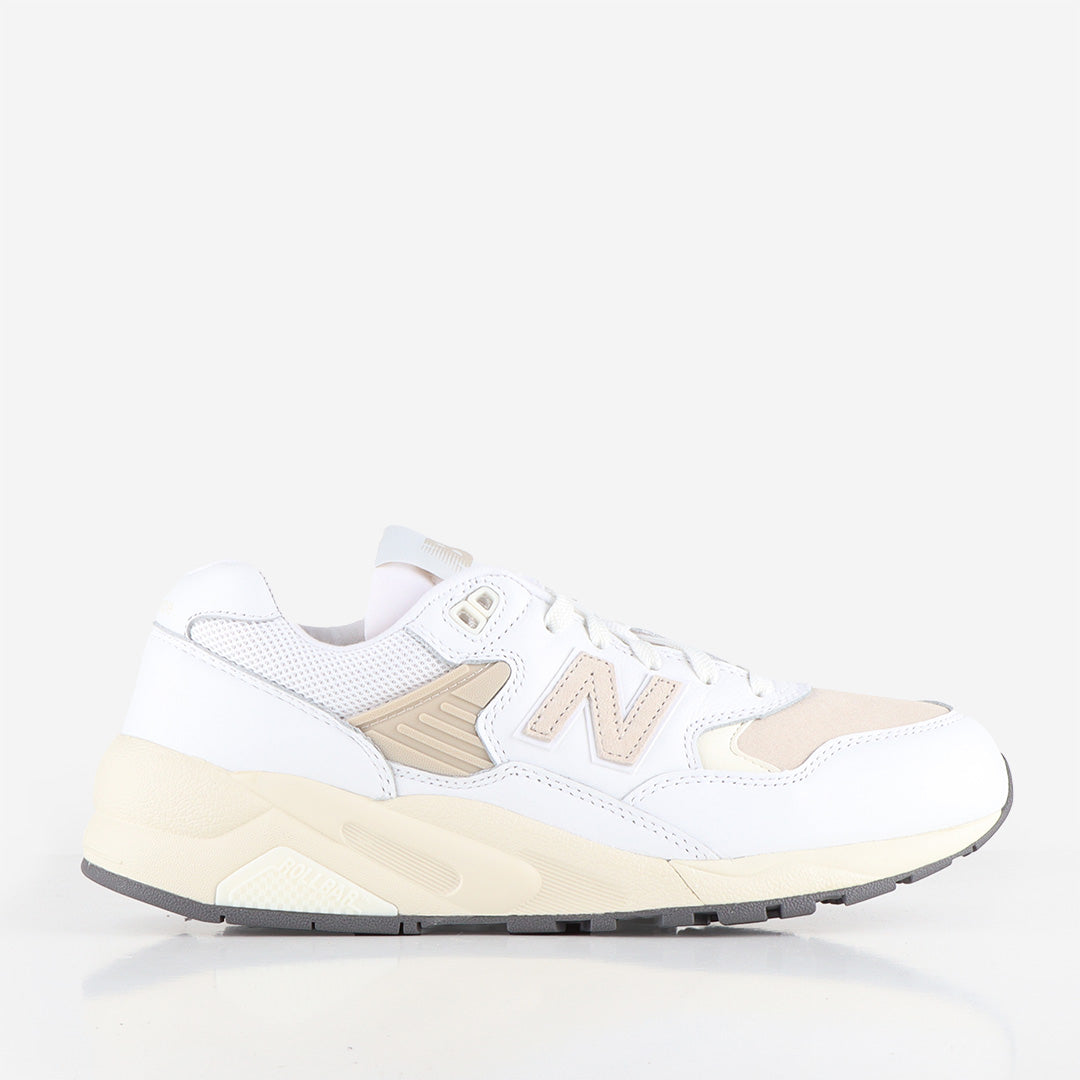 main New Balance MT580VTG Shoes, White White, Detail Shot 1