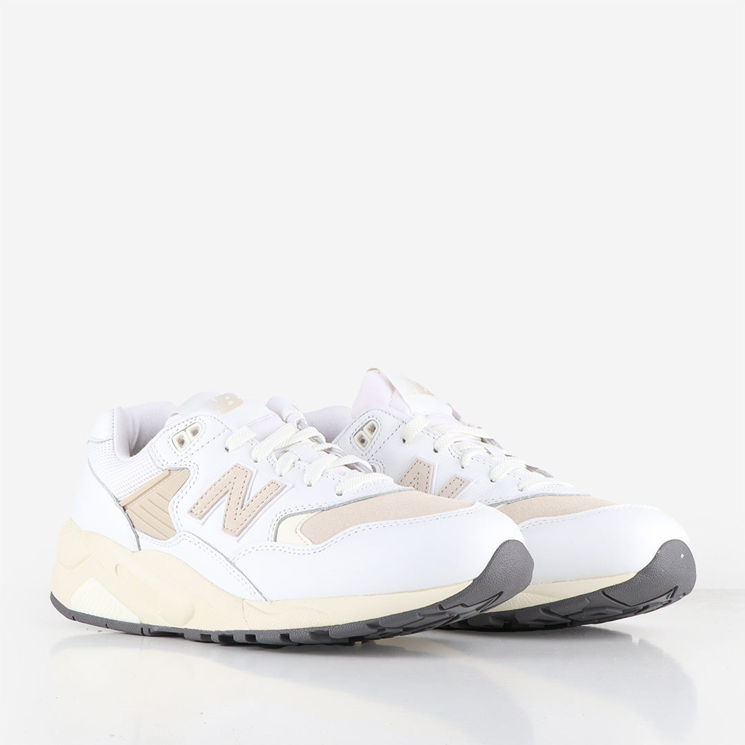 main New Balance MT580VTG Shoes, White White, Detail Shot 2