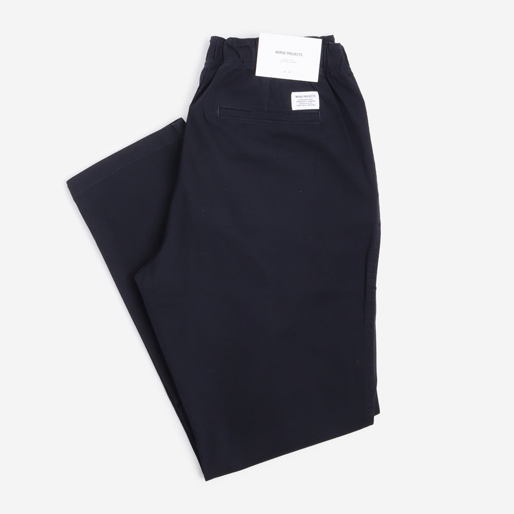 main Norse Projects Ezra Light Stretch Pant, Dark Navy, Detail Shot 1