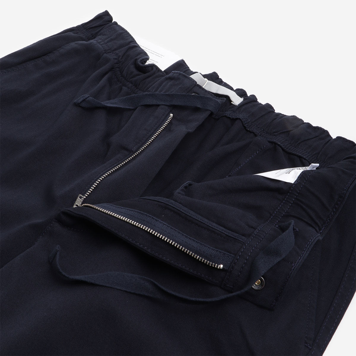 main Norse Projects Ezra Light Stretch Pant, Dark Navy, Detail Shot 3