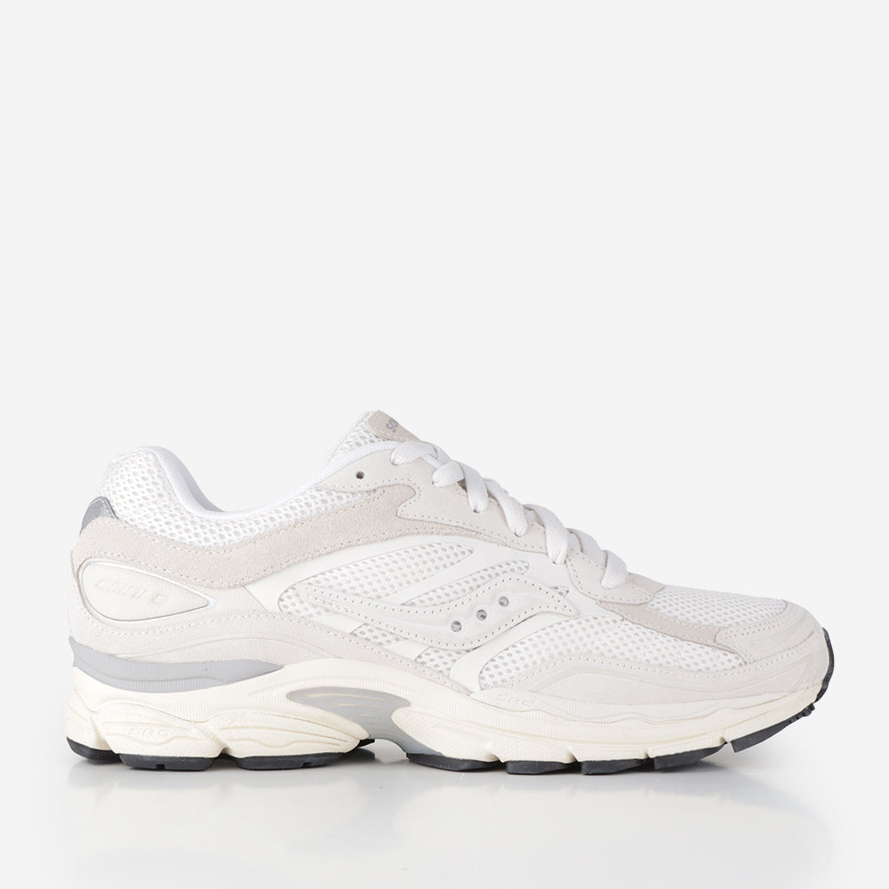 White shop saucony shoes