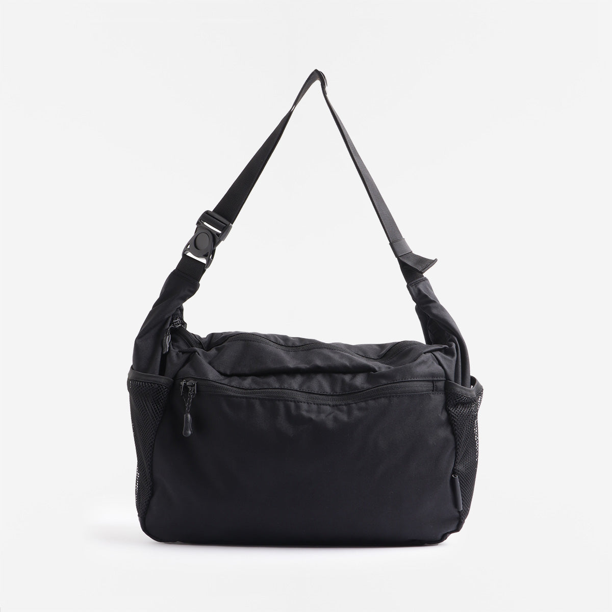 Snow Peak Everyday Use Middle Shoulder Bag, Black, Detail Shot 1