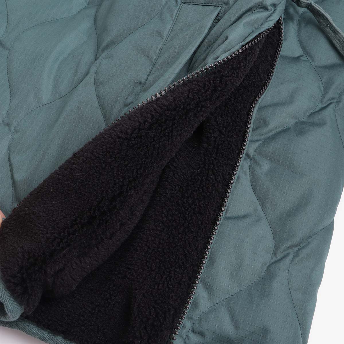 main Taion Military Reversible Crew Neck Down Jacket, Dark Green Black, Detail Shot 5