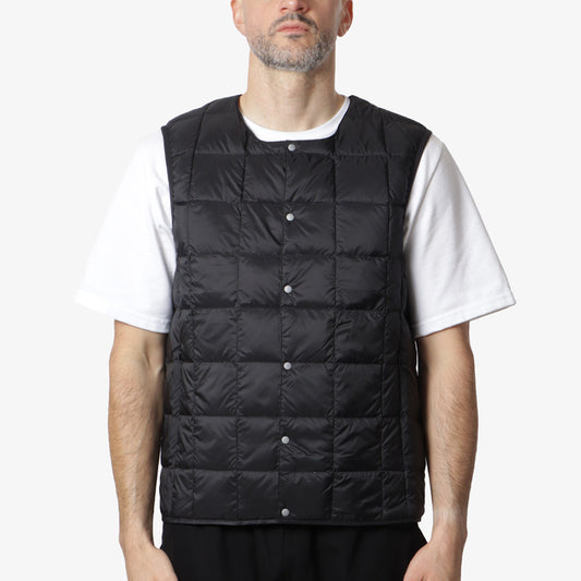 Taion Crew Neck Button Down Vest, Black, Detail Shot 1