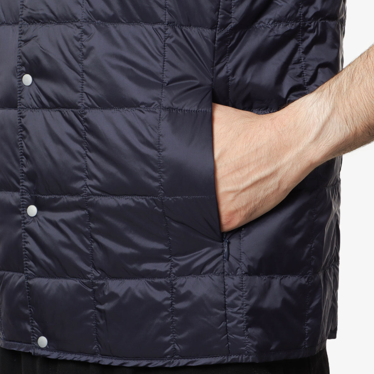 main Taion V Neck Down Vest