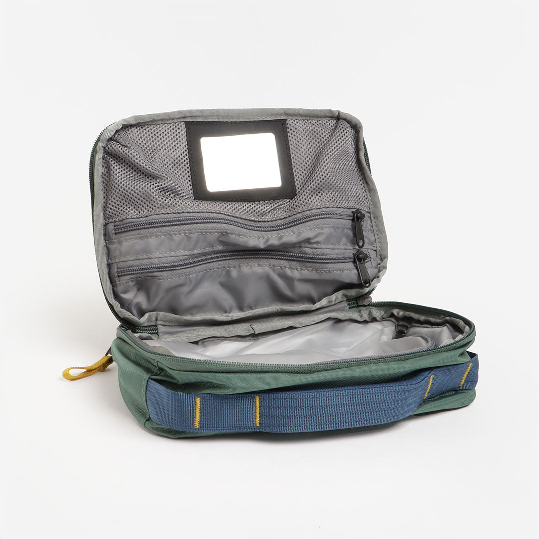 The North Face Base Camp Voyager Toiletry Kit