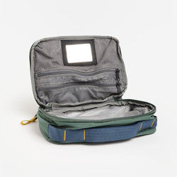 thumbnail The North Face Base Camp Voyager Toiletry Kit