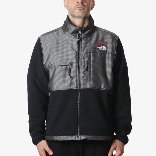 The North Face Retro Denali Jacket, TNF Black Moonstone Grey, Detail Shot 1