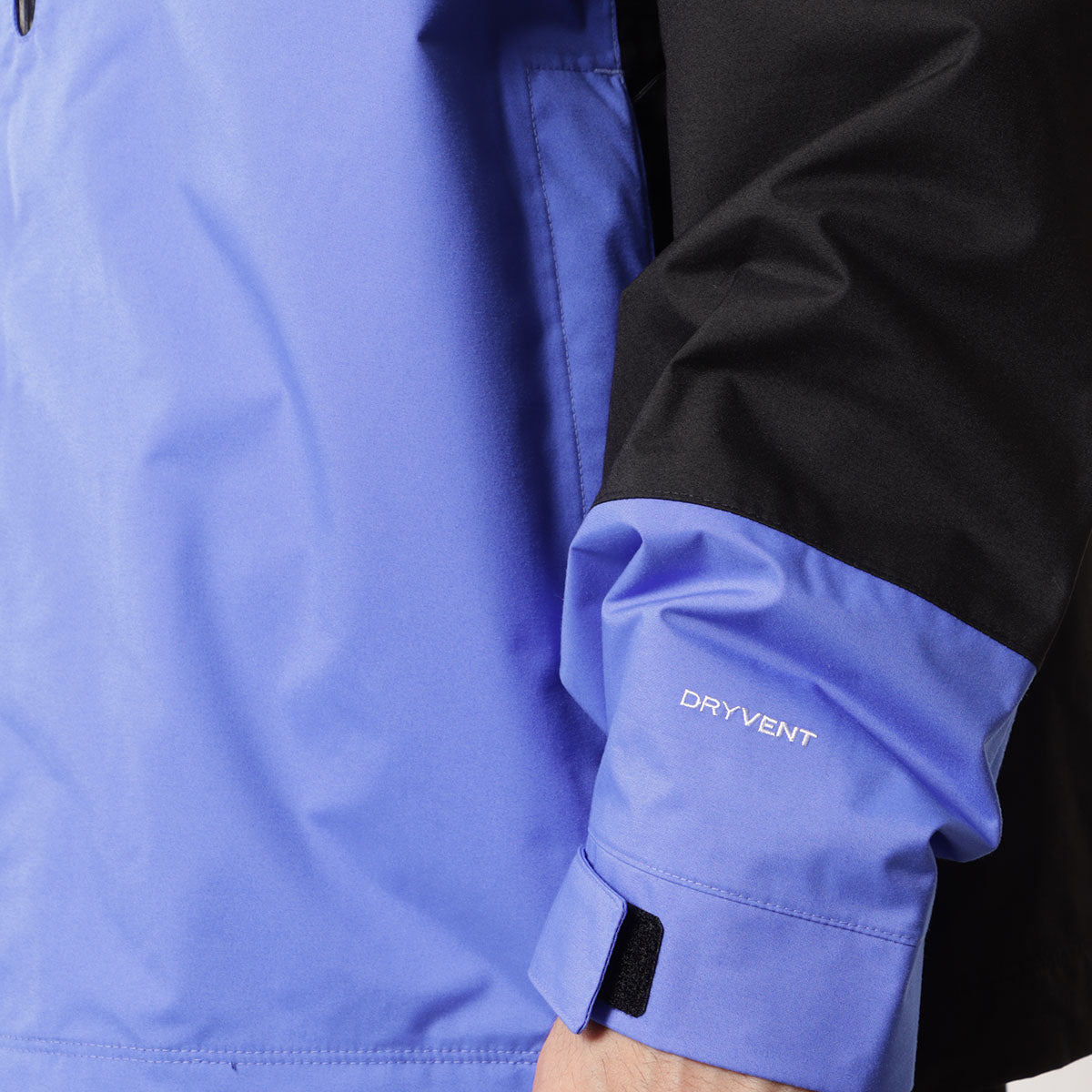 main The North Face x Yinka Ilori 2L Rainshell Jacket, TNF Black Solar Blue, Detail Shot 4