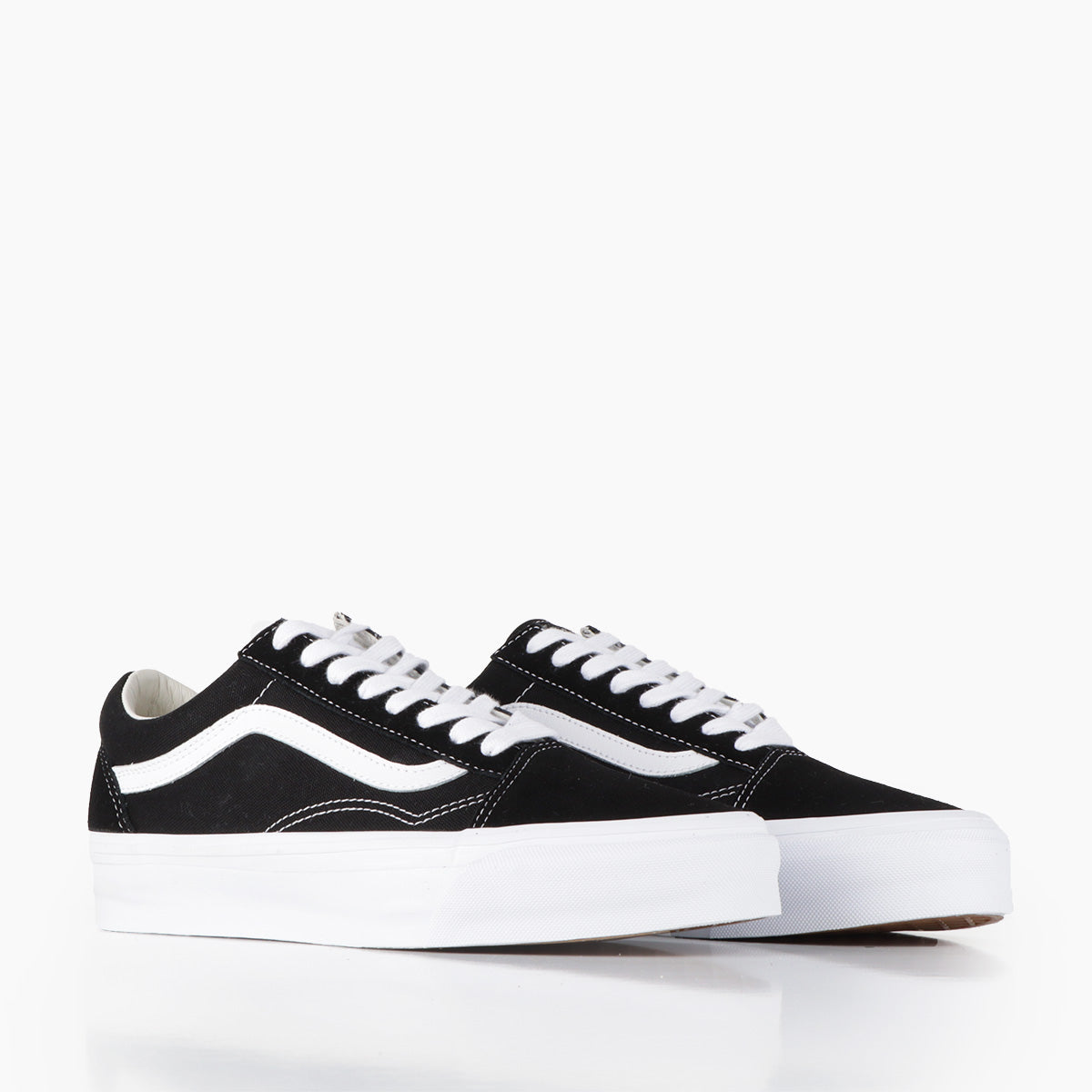 Black and white old skool platform vans best sale